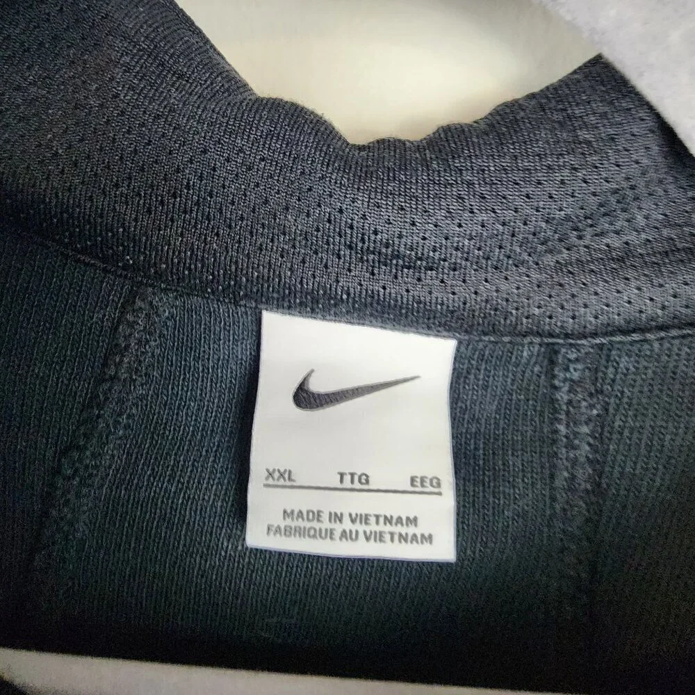 Nike men sz  XXL black half zip long sleeve activewear top